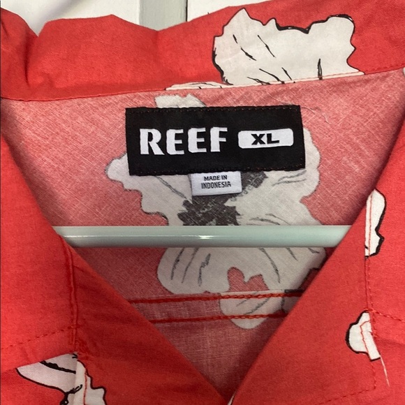 Reef Red and White Casual Button Down Shirt - Picture 2 of 4